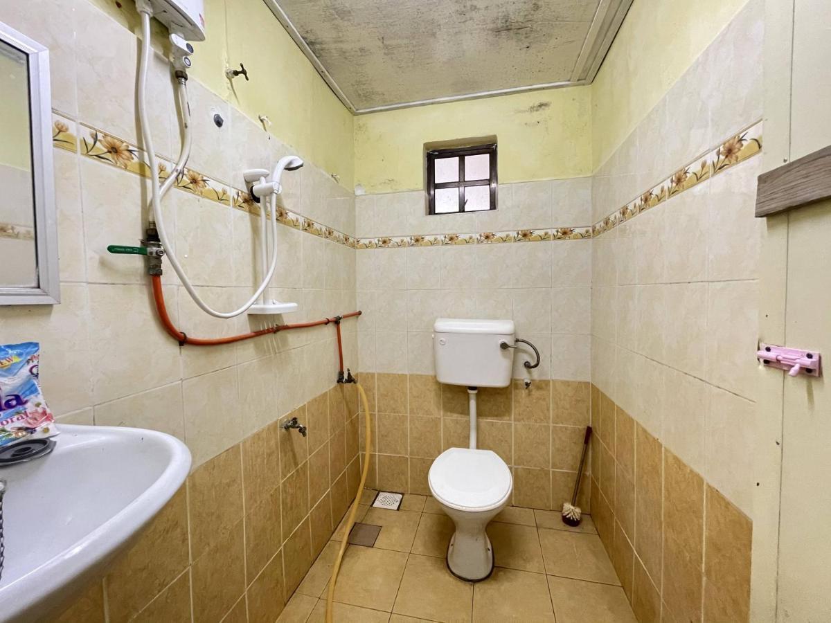 Aiza Homestay Opposite Abang Strawberry Taman Sedia Tanah Rata Εξωτερικό φωτογραφία