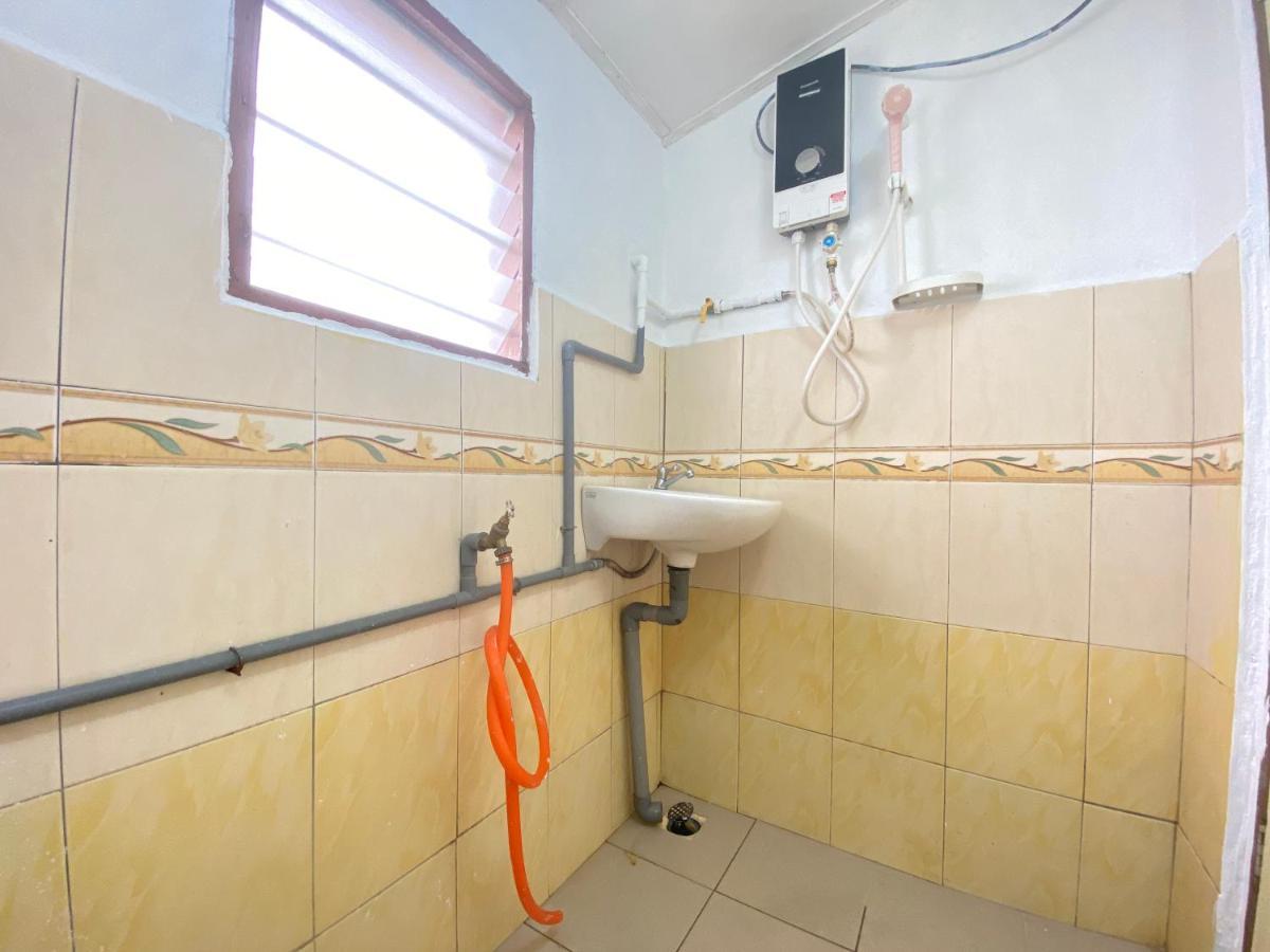 Aiza Homestay Opposite Abang Strawberry Taman Sedia Tanah Rata Εξωτερικό φωτογραφία