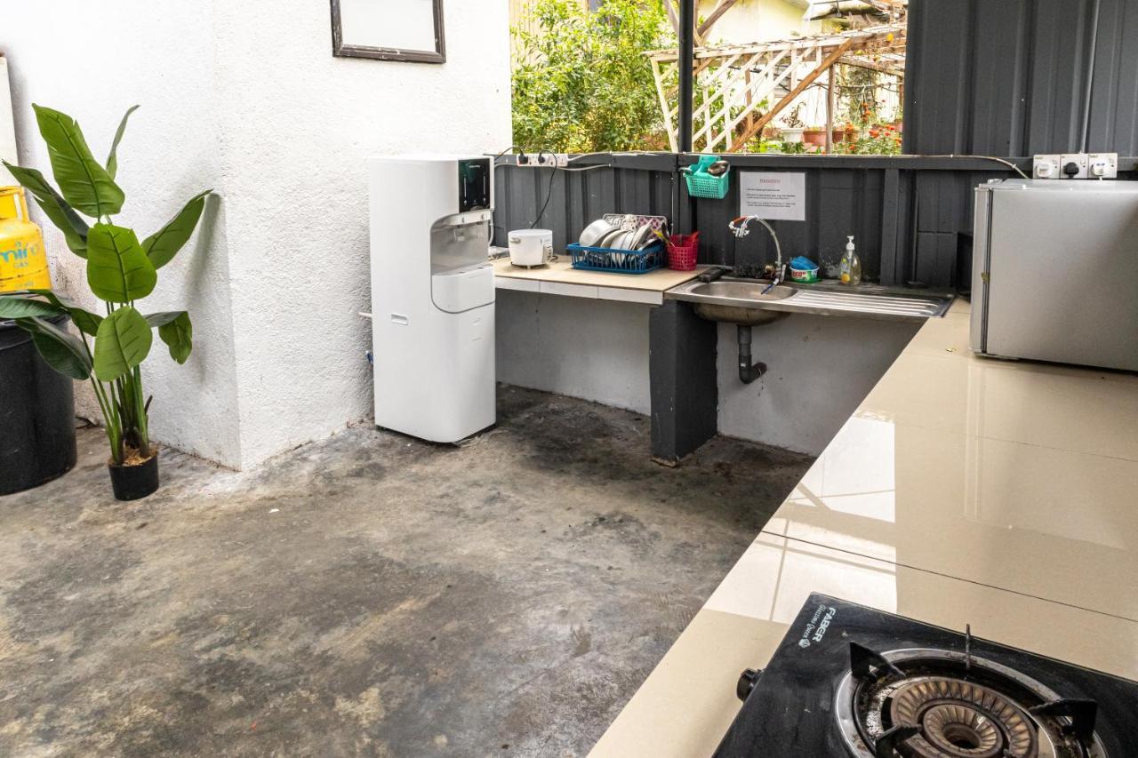 Aiza Homestay Opposite Abang Strawberry Taman Sedia Tanah Rata Εξωτερικό φωτογραφία