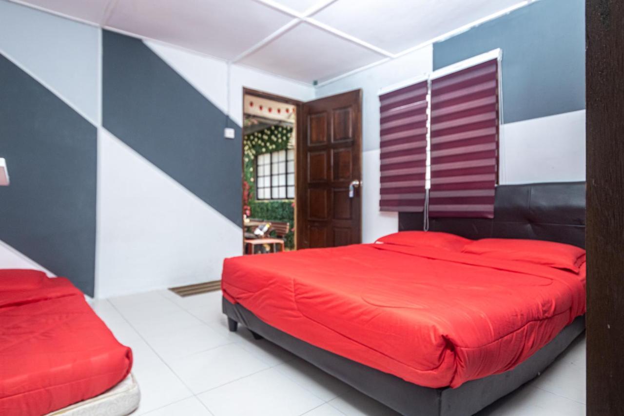 Aiza Homestay Opposite Abang Strawberry Taman Sedia Tanah Rata Εξωτερικό φωτογραφία