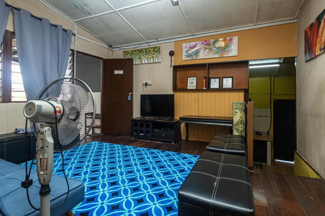 Aiza Homestay Opposite Abang Strawberry Taman Sedia Tanah Rata Εξωτερικό φωτογραφία
