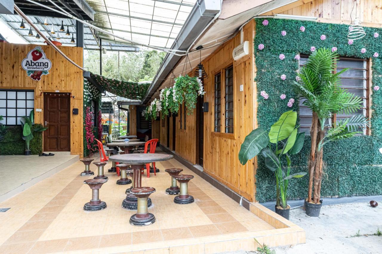 Aiza Homestay Opposite Abang Strawberry Taman Sedia Tanah Rata Εξωτερικό φωτογραφία