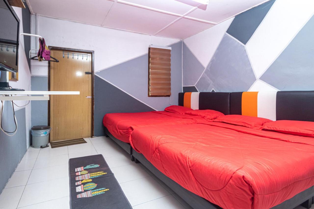 Aiza Homestay Opposite Abang Strawberry Taman Sedia Tanah Rata Εξωτερικό φωτογραφία